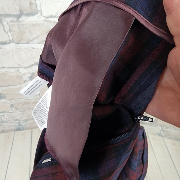 Calvin Klein Plaid Shorts Mid Rise Burgundy Navy Size 6 Clueless - Picture 11 of 16